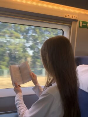 Ảnh bìa của Chị Gái Không Phải Người Thân