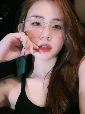 Ảnh bìa của Suýt Lấy Phải Kẻ Chưa Cai Sữa