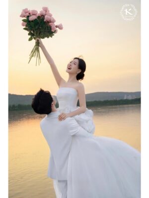 Ảnh bìa của Muộn Nhưng Không Muộn