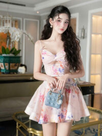 Ảnh bìa của Tiểu Thư Giả Nghèo Và Màn Vạch Mặt Đắt Giá