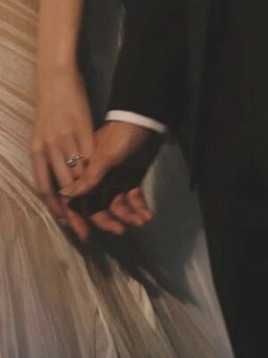 Ảnh bìa của Váy Cưới Cho Người Khác