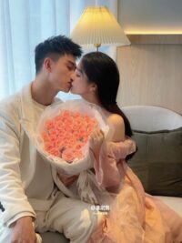 Ảnh bìa của Vì Cả Thể Giới Là Em