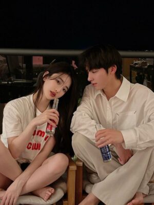 Ảnh bìa của Bạn Trai Cũ Bắt Gặp Tôi Nhìn Anh Hàng Xóm Tắm