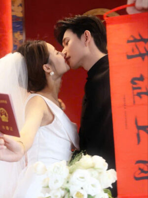 Ảnh bìa của Sau Khi Nghe Được Tiếng Lòng, Tôi Lập Tức Quay Đầu Cưới Anh Hàng Xóm