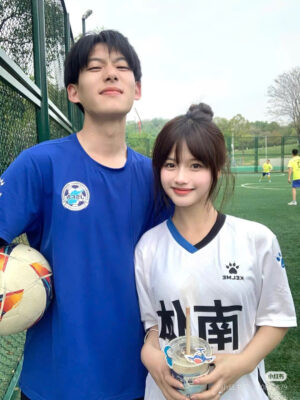 Ảnh bìa của Tình Yêu Bắt Đầu Từ Câu Nói Đùa