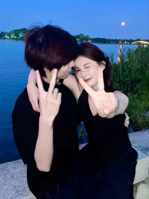 Ảnh bìa của Tôi Kết Bạn Với Một Ba Chị Đáng Tuổi Bà Nội