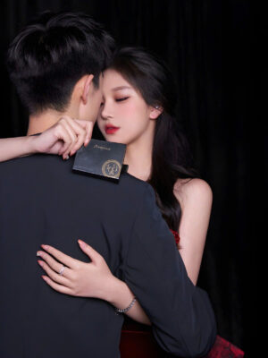 Ảnh bìa của Chim Hoàng Yến Bạo Loạn