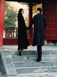 Ảnh bìa của Người Lớn Tuổi Mới Biết Thương Em