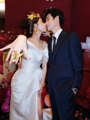 Ảnh bìa của Yêu Đương Bằng Tiền