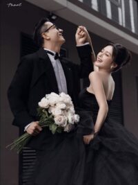 Ảnh bìa của Người Mặc Váy Cưới Lại Không Phải Tôi