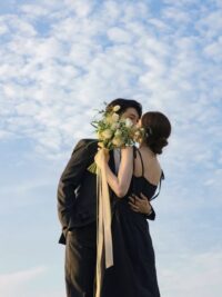 Ảnh bìa của Tình Yêu Khô Héo Hơn Cả Hoa Hồng