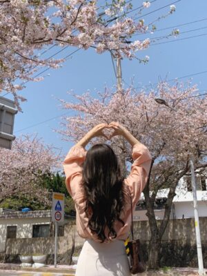 Ảnh bìa của Lẽ Ra Tôi Nên Từ Bỏ Anh Sớm Hơn