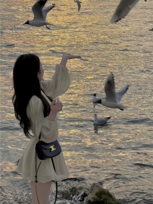 Ảnh bìa của Con Gái Tôi Tiêu Tiền Như Rác