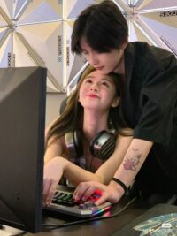 Ảnh bìa của Oan Gia Ngõ Hẹp