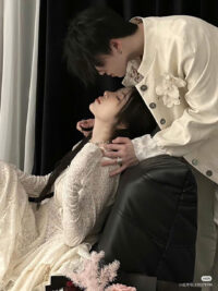 Ảnh bìa của Tình Cảm Không Cần Phải Nắm Trong Tay