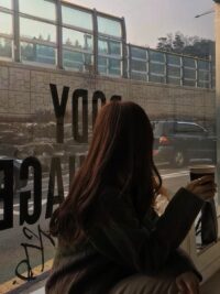 Ảnh bìa của Lặng Thầm Bên Anh