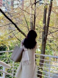 Ảnh bìa của Hoa Hồng Và Gai