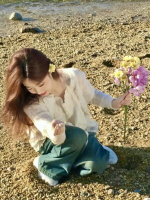 Ảnh bìa của Anh Đứng Về Phía Ai