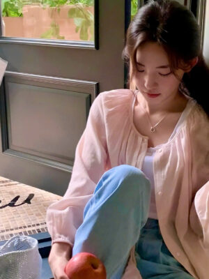 Ảnh bìa của Một Gia Đình, Hai Thế Giới