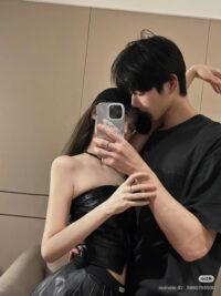 Ảnh bìa của Xin Thắt Lưng Của Kẻ Thù Không Đội Trời Chung