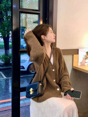 Ảnh bìa của Anh Cũng Chỉ Là Người Thay Thế