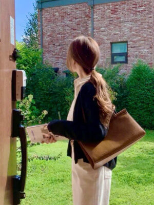 Ảnh bìa của Nữ Hoàng Sống Ảo, Xin Dừng Bước