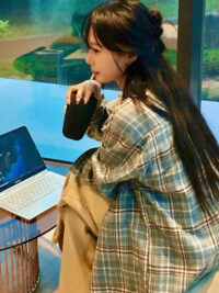 Ảnh bìa của Người Chị Trong Bóng Tối